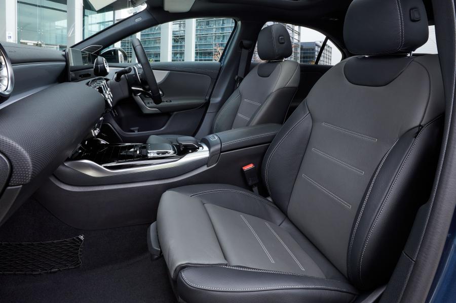 Интерьер Mercedes-AMG A35 4Matic Sedan (V177) 2020 года  (AU) (фото 31 из 41)